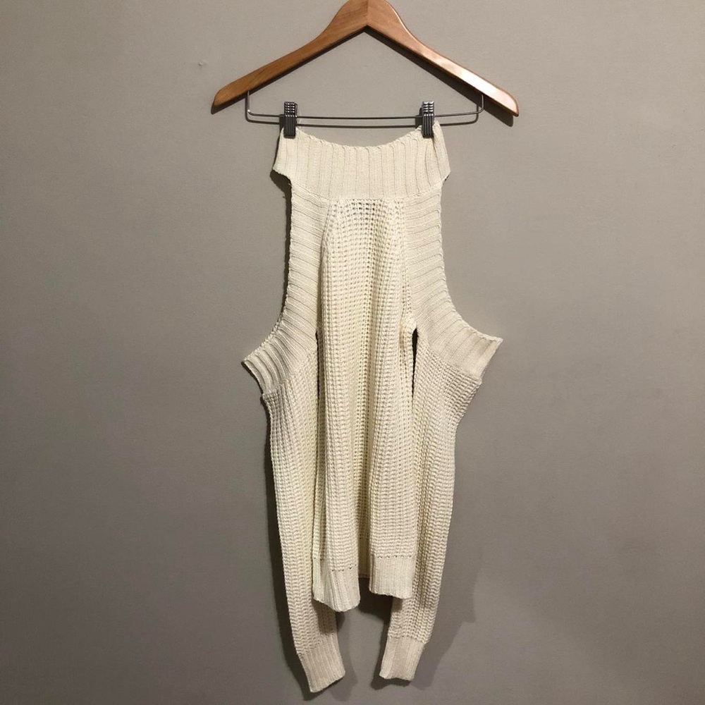Elegant shoulder cut white cream knitted long sleeve 🤍